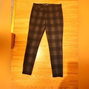 Maurices medium grey and black plaid skinny pants.